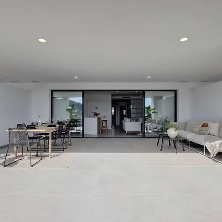 Lejlighed Brand New, Elegant Ground Floor Two Bed *
